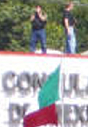 Omaha Police fiming from atop Mexican Consulate Sep 1 2007